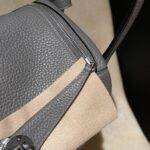 HERMES Lindy 26 Color:0L Clemence leather - Image 8