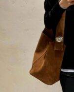 LOEWE PEBBLE  bucket bag - Image 7