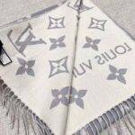 LOUIS VUITTON ESSENTIAL scarf - Image 5