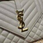 YSL envelope medium in quilted grain de poudre embossed leather - Image 3