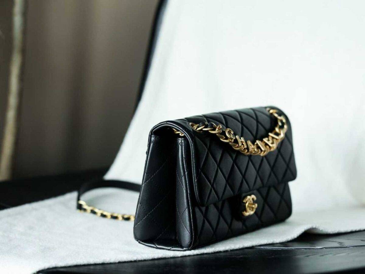 CHANEL FLAP BAG - Image 2