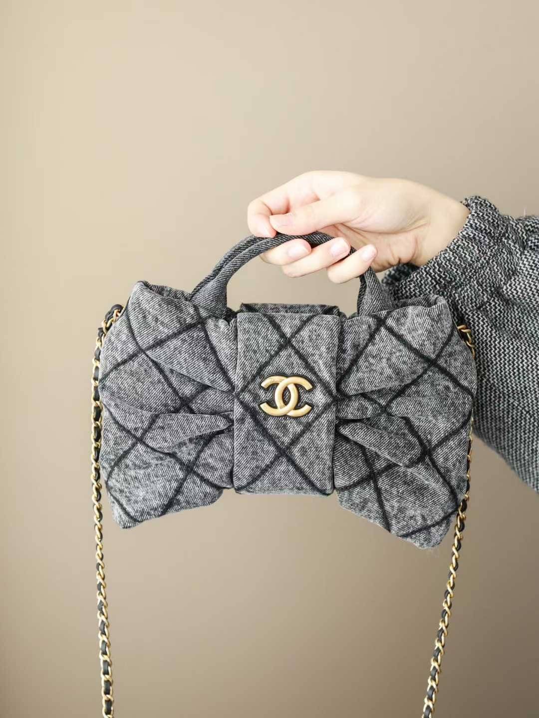 微信图片_20251211144655.jpg CHANEL BOW BAG - Image 1