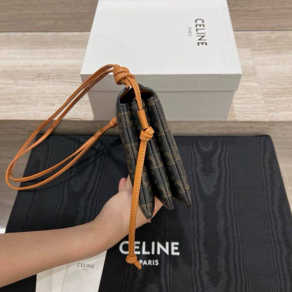 CELINE TRIO FLAP IN TRIOMPHE CANVAS AND LAMBSKIN - Image 3