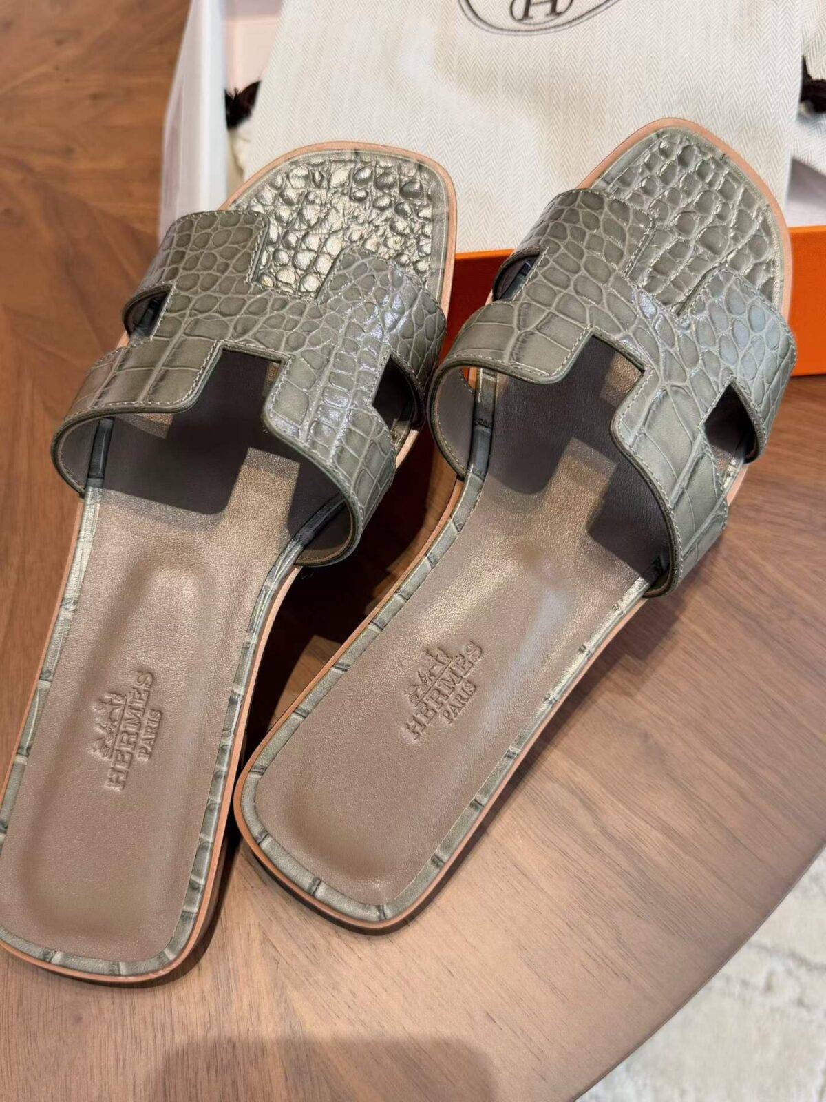 HERMES Slippers - Image 3