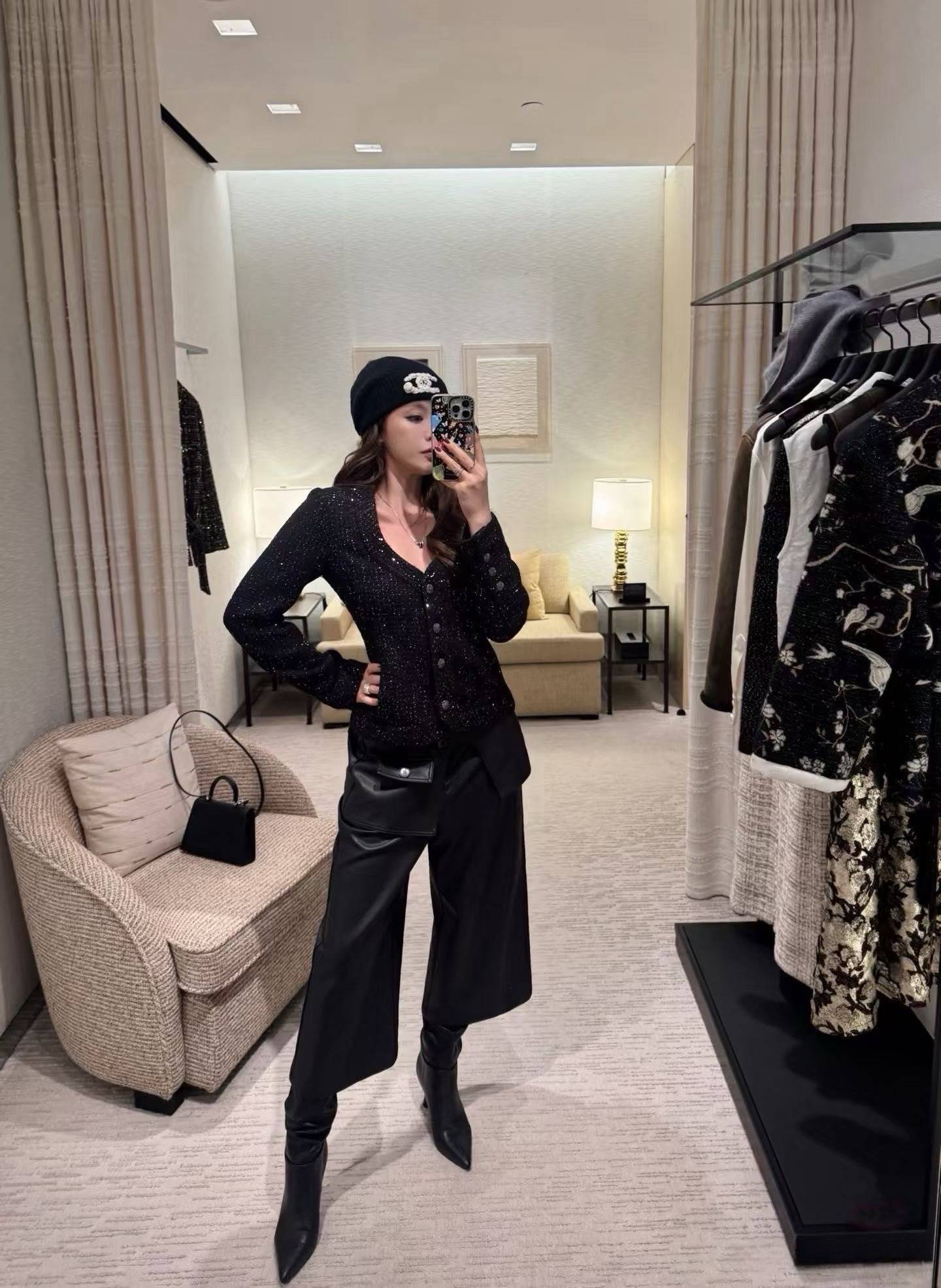 微信图片_2026-08-26_110927_765.jpg CHANEL Outerwear - Image 1