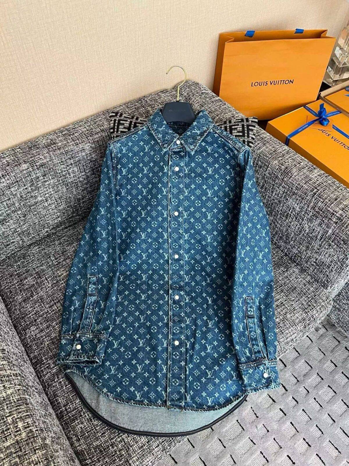 LOUIS VUITTON Outerwear - Image 2