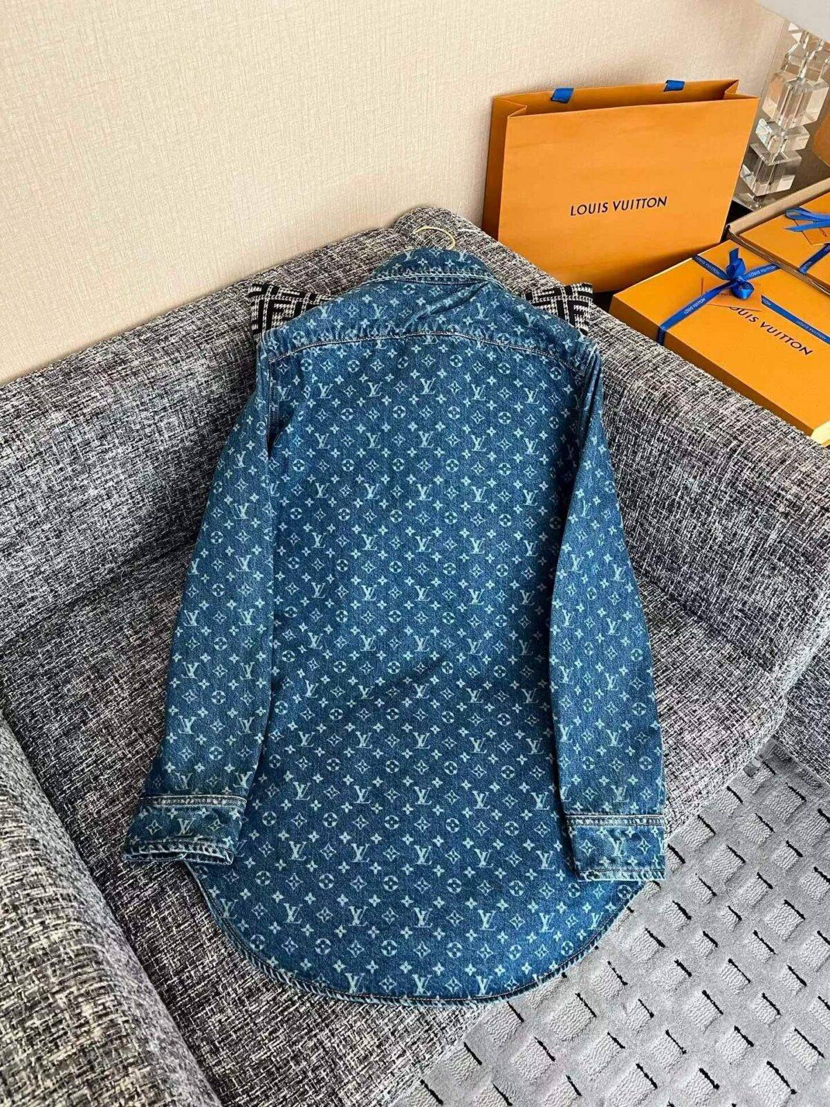 LOUIS VUITTON Outerwear - Image 10
