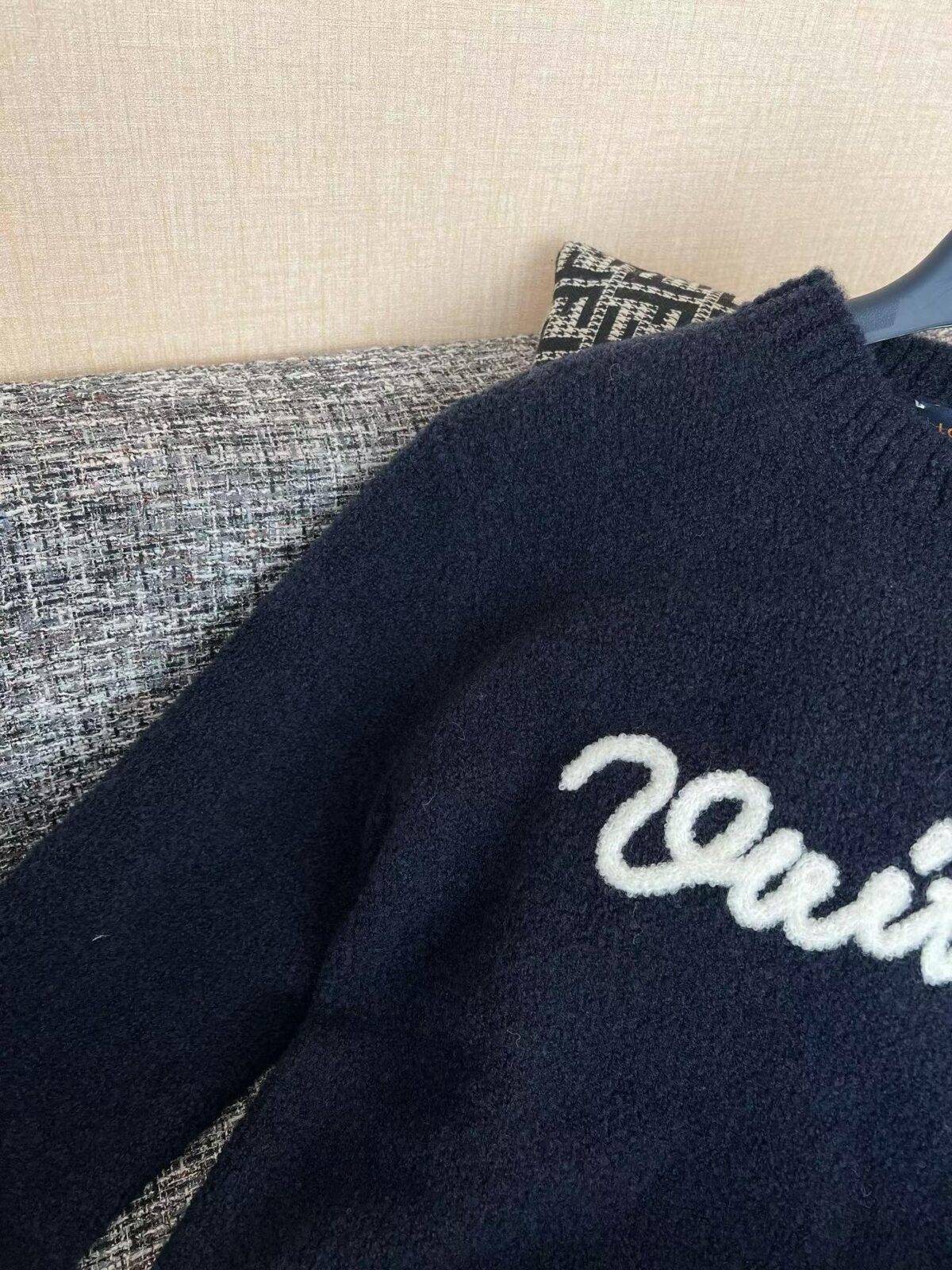 LOUIS VUITTON  Sweater - Image 5