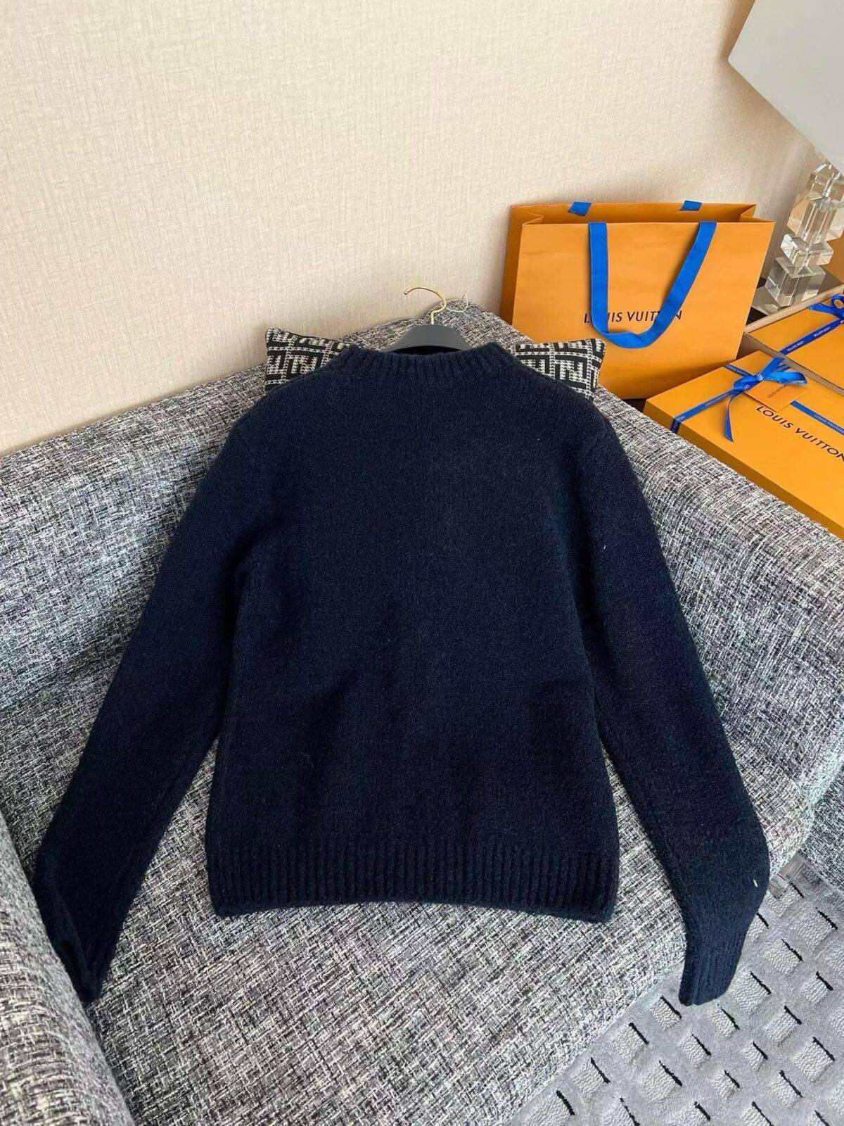 LOUIS VUITTON  Sweater - Image 9