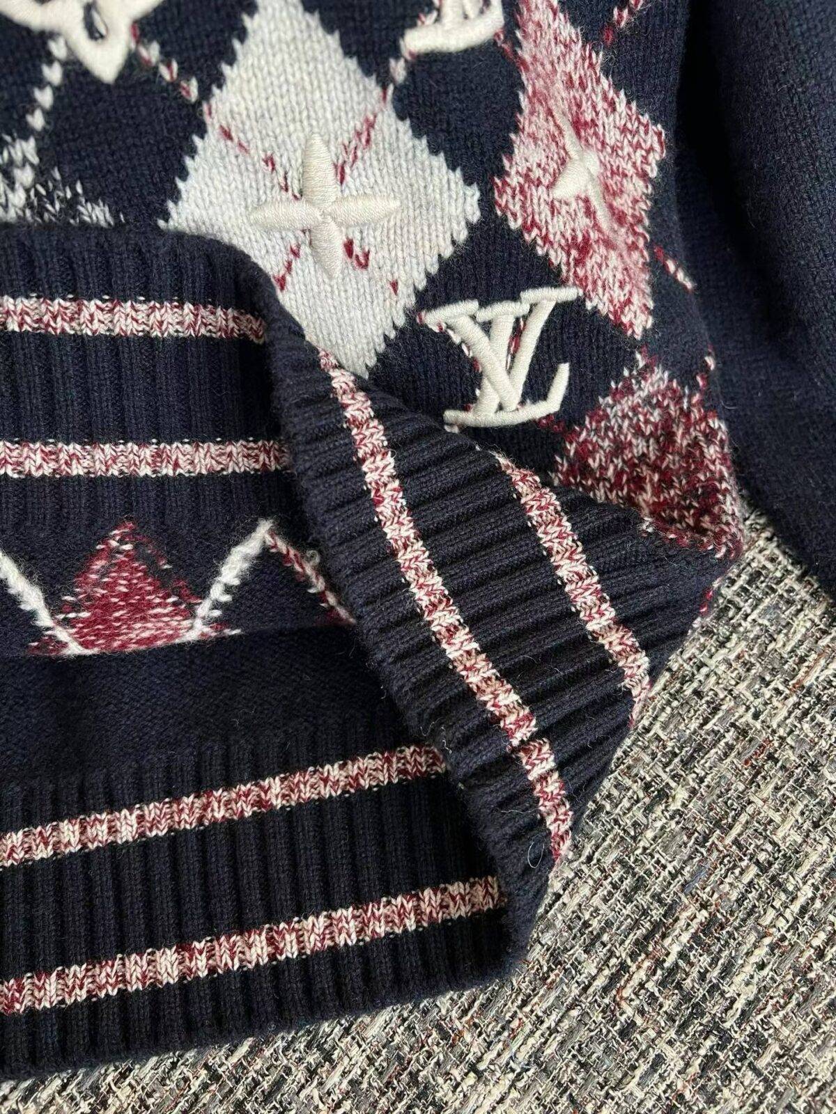 LOUIS VUITTON  Sweater - Image 6