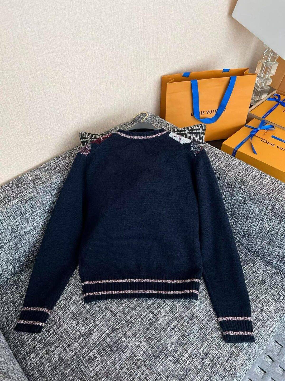 LOUIS VUITTON  Sweater - Image 9