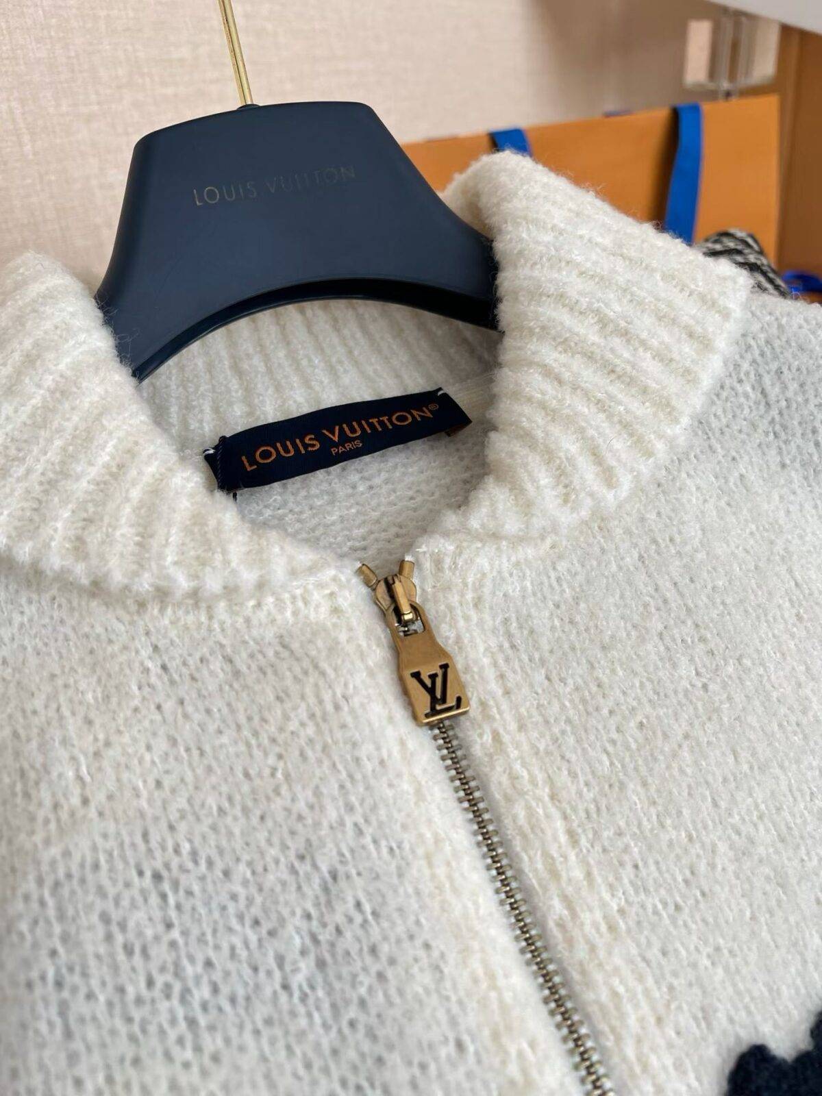 LOUIS VUITTON  Jacket - Image 6