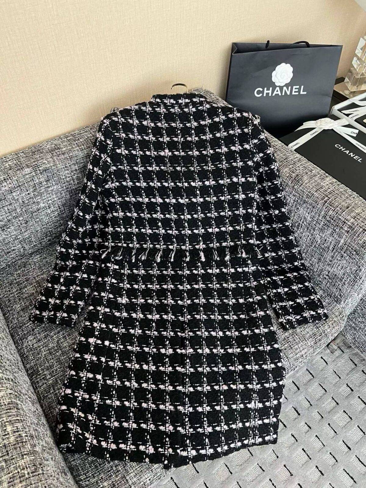 CHANEL  Long Coat - Image 9