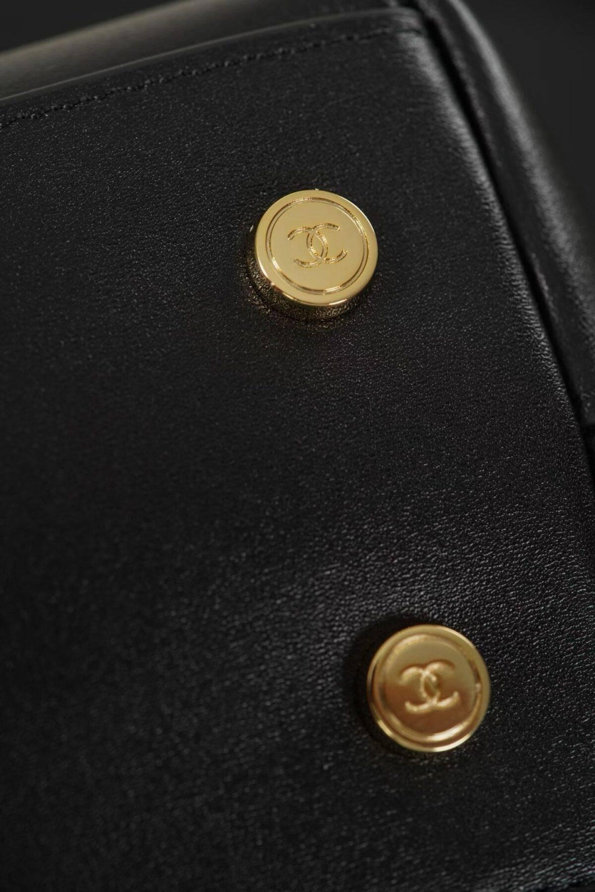 CHANEL  26B Maxi Flap bag - Image 7