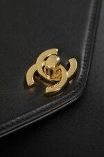 CHANEL  26B Maxi Flap bag - Image 8