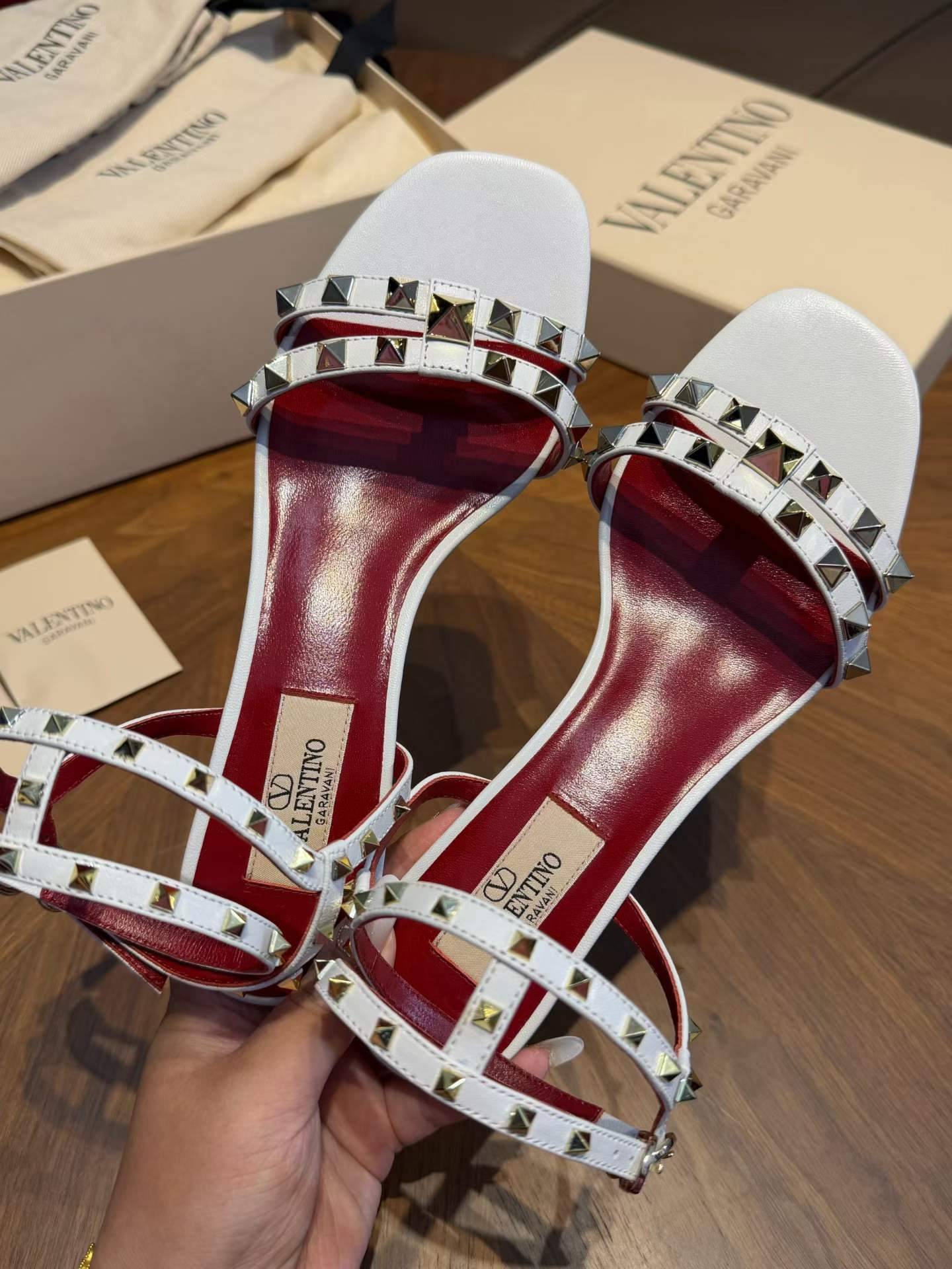 微信图片_2026-10-27_110332_450 VALENTINO Sandals - Image 1