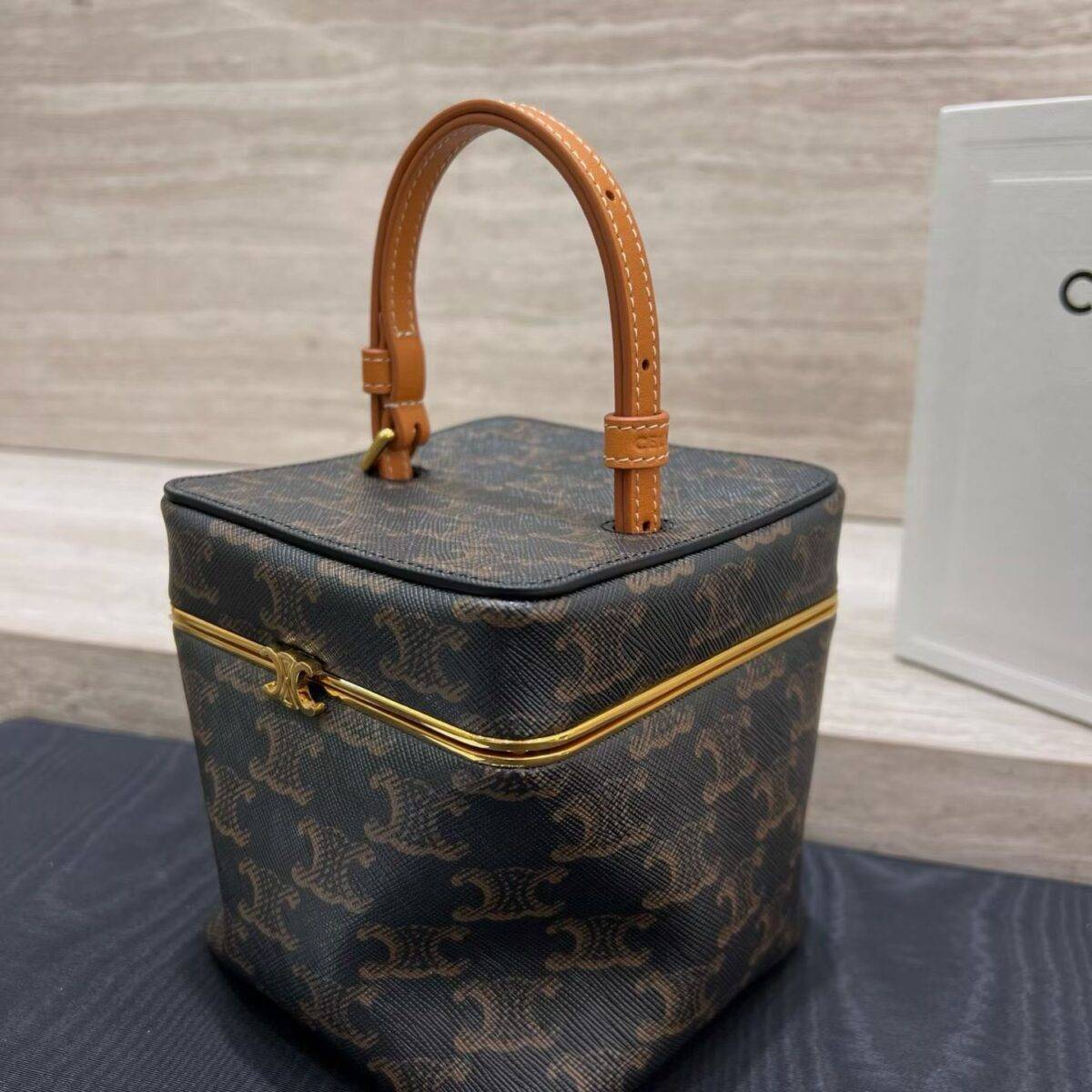 CELINE CUBE IN SUPPLE CALFSKIN - Image 4