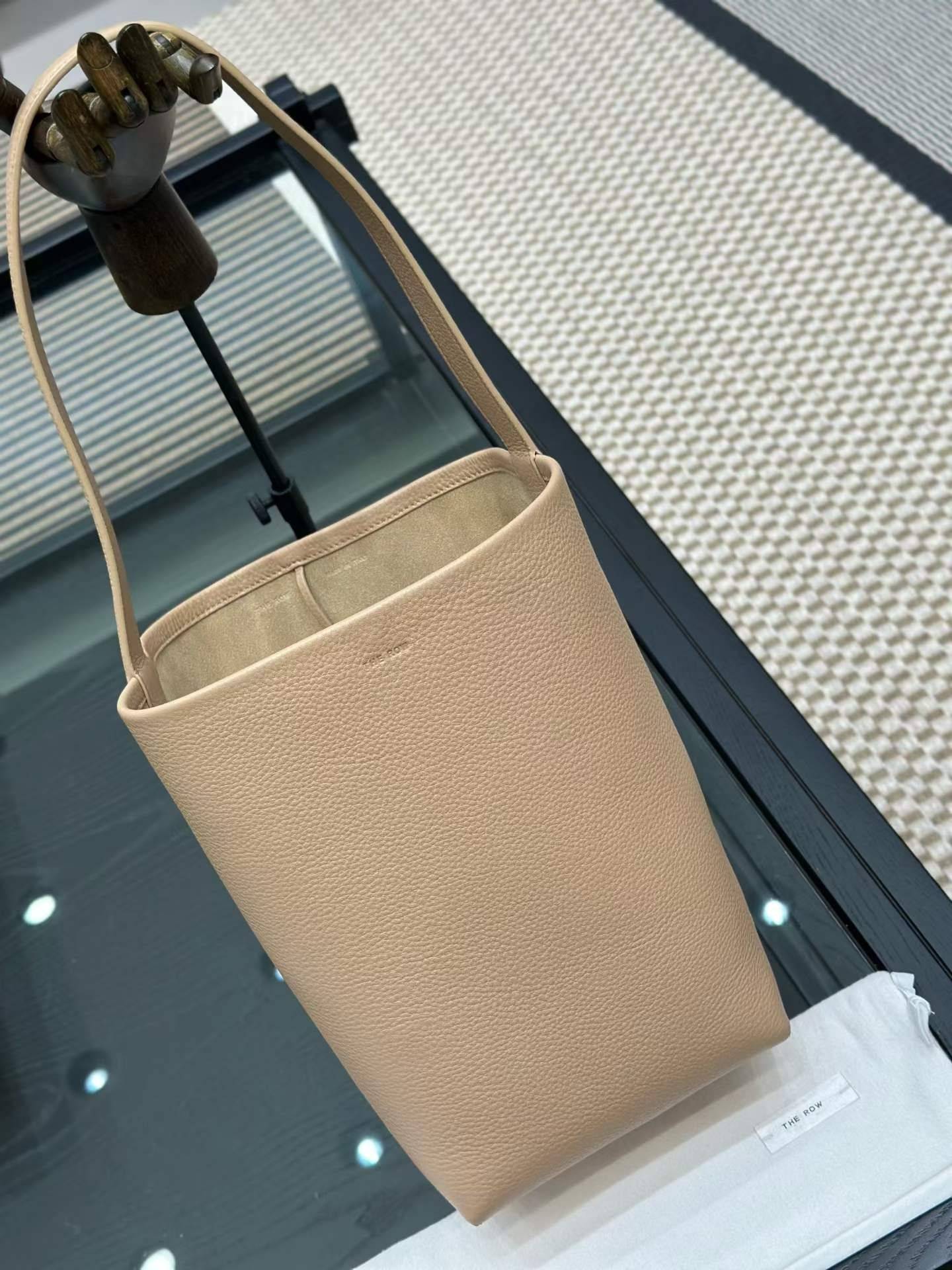 微信图片_20260417143952.jpg THE ROW N/S Park Leather tote bag - Image 1