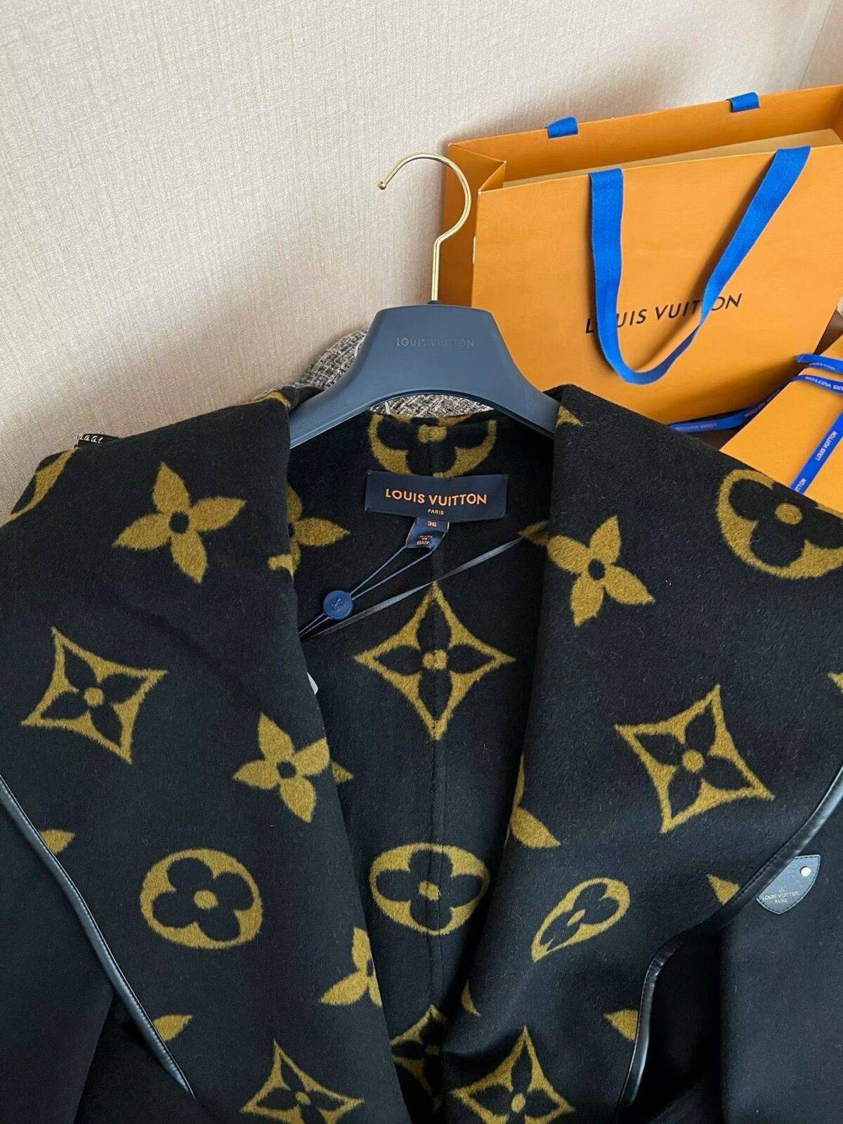 LOUIS VUITTON 26 Wool Coat - Image 2