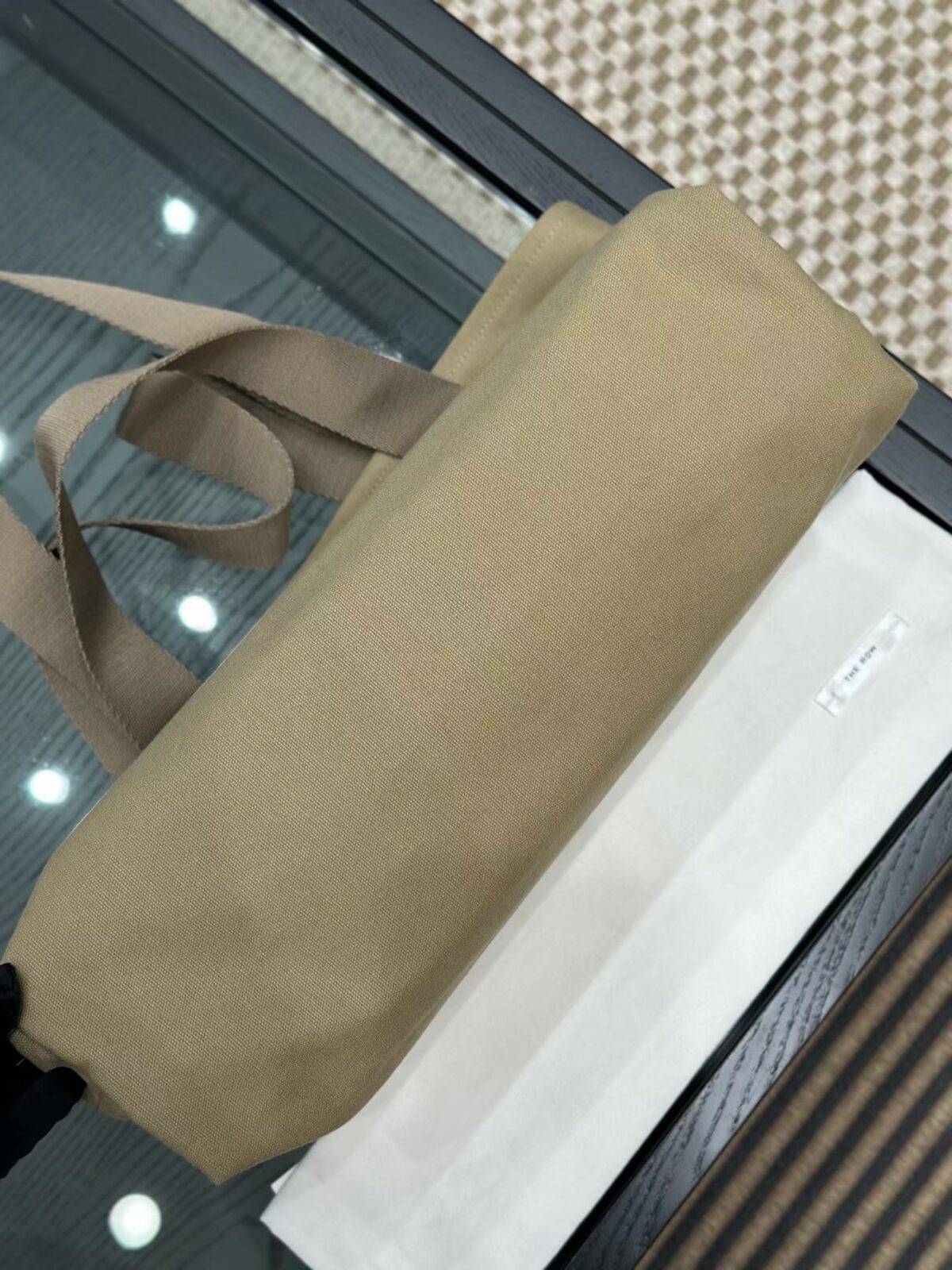 THE ROW  MEDIUM BRIAN TOTE BAG - Image 4