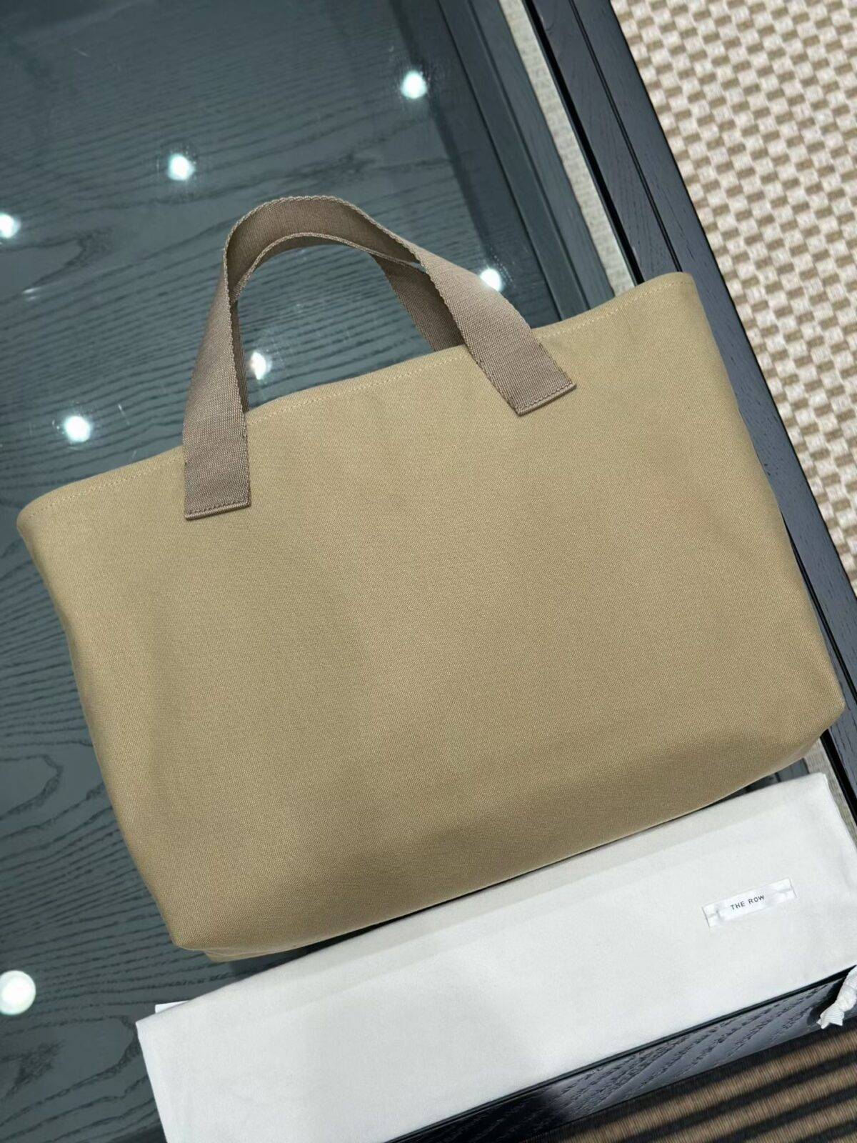 THE ROW  MEDIUM BRIAN TOTE BAG - Image 9
