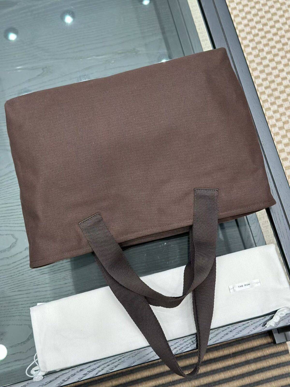 THE ROW  MEDIUM BRIAN TOTE BAG - Image 11